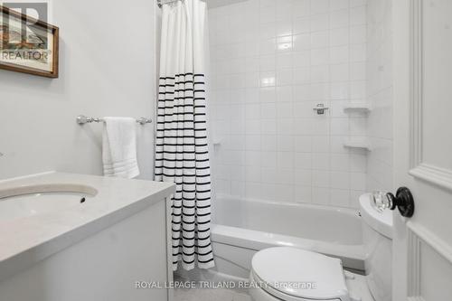Upper Floor: 4-Piece Bathroom - 937 Waterloo Street, London East (East B), ON - Indoor Photo Showing Bathroom