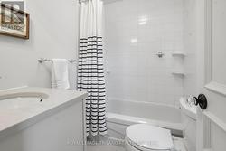 Upper Floor: 4-Piece Bathroom - 