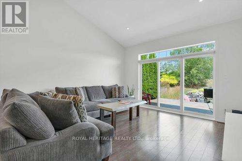 4 Kingfisher Drive, Quinte West (Murray Ward), ON - Indoor Photo Showing Living Room