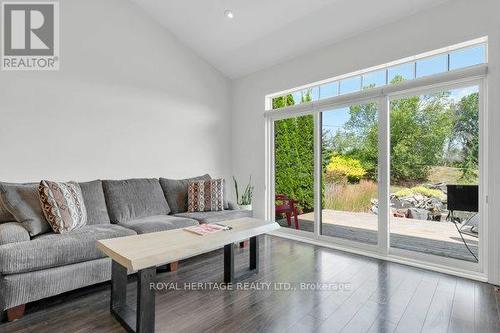 4 Kingfisher Drive, Quinte West (Murray Ward), ON - Indoor Photo Showing Living Room