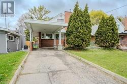 38 DEERFIELD ROAD Toronto, ON M1K 4X1