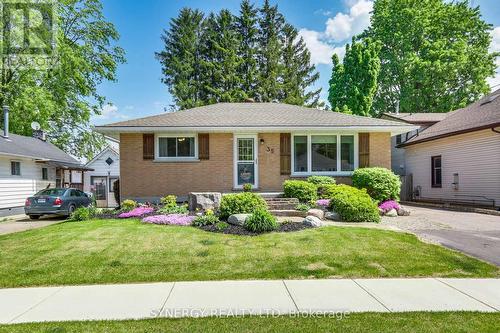 35 QUEEN STREET  Strathroy-Caradoc (Se), ON N7G 2H5