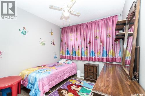 43 Lindsay Drive, Saskatoon, SK - Indoor Photo Showing Bedroom