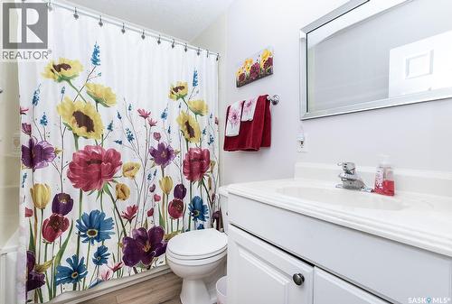 43 Lindsay Drive, Saskatoon, SK - Indoor Photo Showing Bathroom