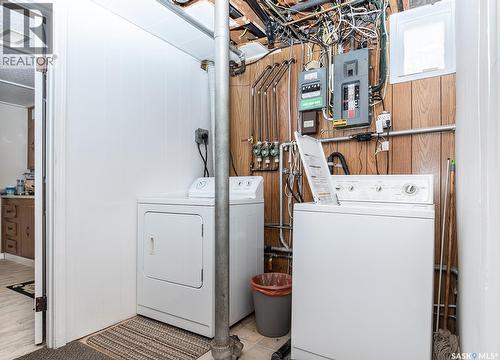 43 Lindsay Drive, Saskatoon, SK - Indoor Photo Showing Laundry Room