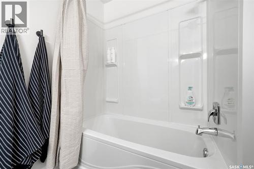 120 Eden Avenue, Regina, SK - Indoor Photo Showing Bathroom