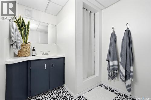 120 Eden Avenue, Regina, SK - Indoor Photo Showing Bathroom