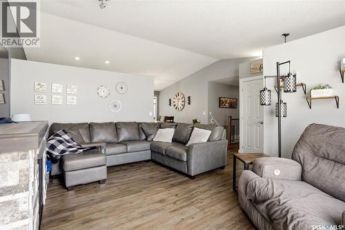 1248 Boehm Bay N, Regina, SK - Indoor Photo Showing Living Room