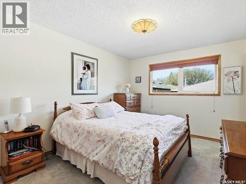 661 Dalgliesh Drive, Regina, SK - Indoor Photo Showing Bedroom