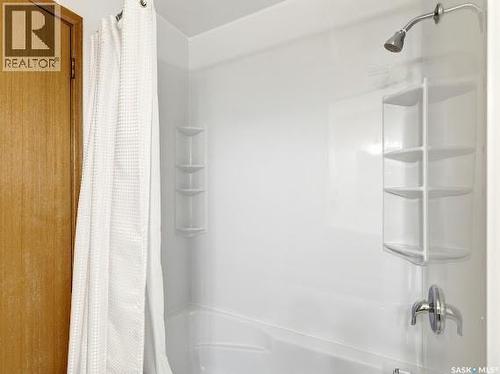 661 Dalgliesh Drive, Regina, SK - Indoor Photo Showing Bathroom