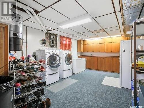 661 Dalgliesh Drive, Regina, SK - Indoor Photo Showing Laundry Room