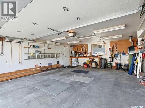 661 Dalgliesh Drive, Regina, SK - Indoor Photo Showing Garage