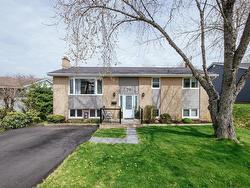 79 Lucien Drive  Dartmouth, NS B2W 2J4