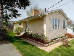 249 Poplar Drive  Dartmouth, NS B2W 4K6