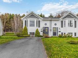 22 Hewer Crescent  Middle Sackville, NS B4E 3E4