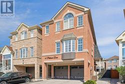 41 PLATINUM DRIVE Toronto (Brookhaven-Amesbury), ON M6M 5K2