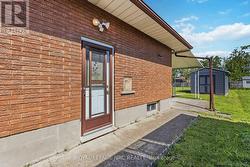 side entrance to basement/garage /up to kitchen - 