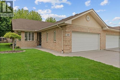 1997 Blue Heron DRIVE  Windsor, ON N8P 1P6