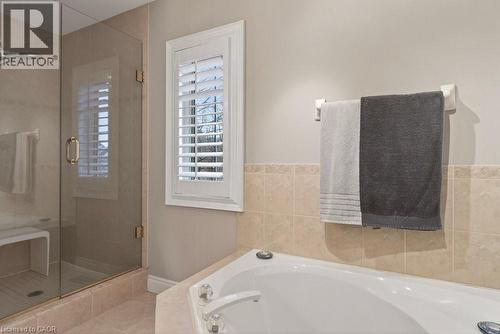 5 pce ensuite with Soaker tub - 100 Beddoe Drive Unit# 101, Hamilton, ON - Indoor Photo Showing Bathroom