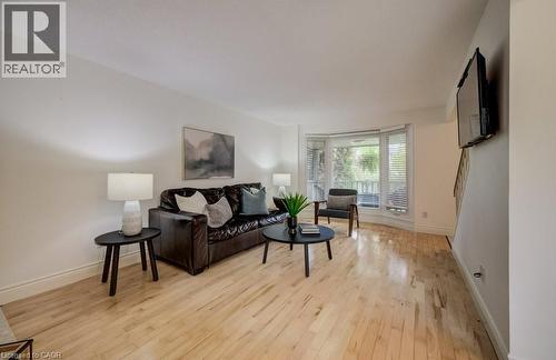 106 Parkland Crescent, Kitchener, ON - Indoor Photo Showing Living Room