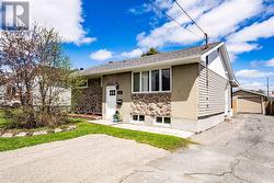 1082 McAllister Avenue  Sudbury, ON P3A 2Y8