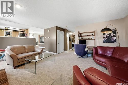 2947 More Crescent E, Regina, SK - Indoor Photo Showing Living Room