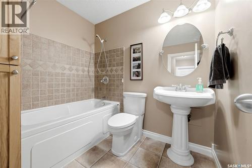 2947 More Crescent E, Regina, SK - Indoor Photo Showing Bathroom