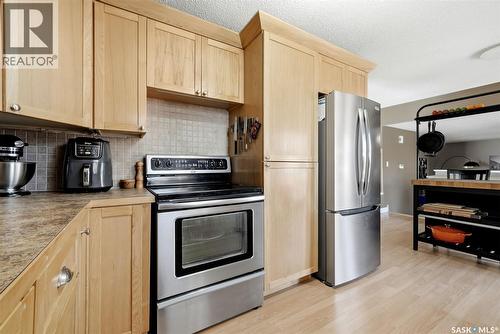 2947 More Crescent E, Regina, SK - Indoor Photo Showing Kitchen