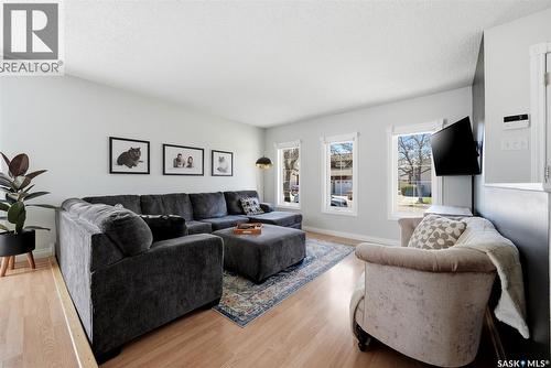 2947 More Crescent E, Regina, SK - Indoor Photo Showing Living Room