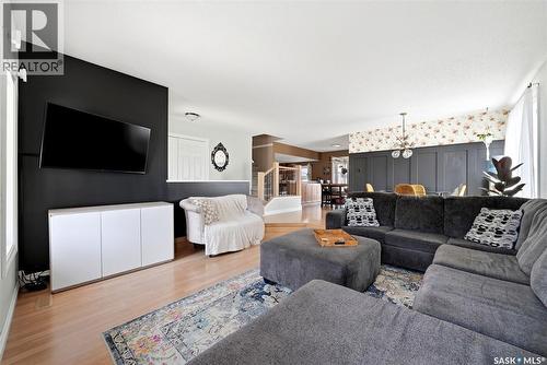 2947 More Crescent E, Regina, SK - Indoor Photo Showing Living Room