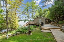Gentle entrance to the side door - 