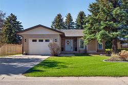 3 Chaddington Bay  Steinbach, MB R5G 2E9