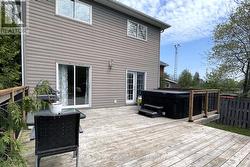 Large deck with Hot Tub - 