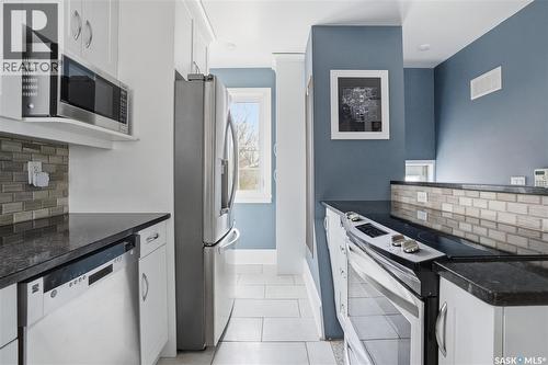 3625 Victoria Avenue, Regina, SK - Indoor Photo Showing Kitchen