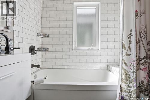 3625 Victoria Avenue, Regina, SK - Indoor Photo Showing Bathroom