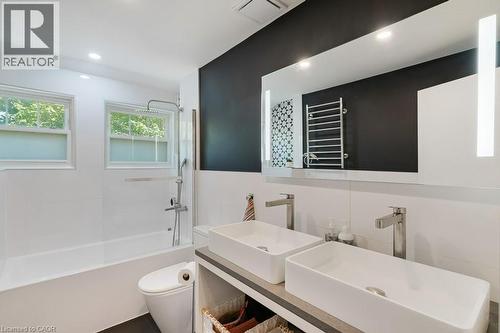 20 Ramore Street, Cambridge, ON - Indoor Photo Showing Bathroom