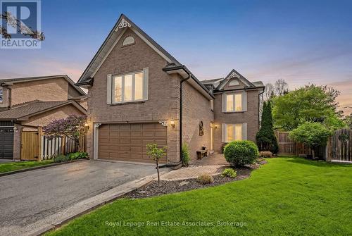 16 COTSWOLD COURT  Halton Hills, ON L7G 5E5