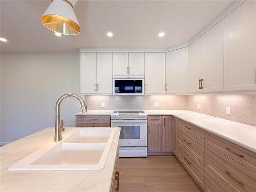 178 7Th Avenue W, Souris, MB - Indoor Photo Showing Kitchen With Double Sink