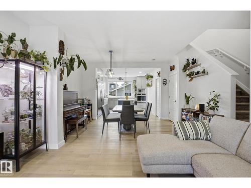 2116 159 St Sw, Edmonton, AB - Indoor Photo Showing Living Room