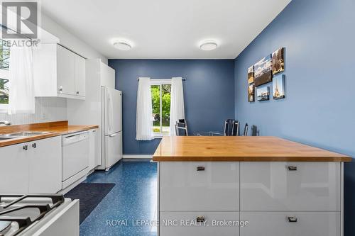 304 Scott Street S, St. Catharines (Fairview), ON - Indoor Photo Showing Kitchen