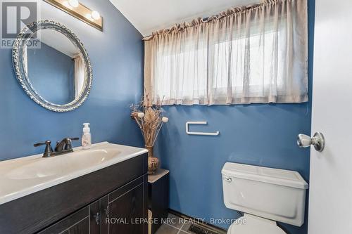 304 Scott Street S, St. Catharines (Fairview), ON - Indoor Photo Showing Bathroom