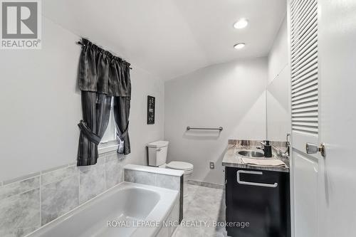 304 Scott Street S, St. Catharines (Fairview), ON - Indoor Photo Showing Bathroom