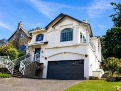 2-709 Luscombe Pl Esquimalt, BC V9A 7L6