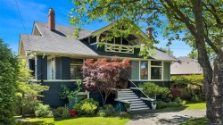 2753 Cavendish Ave Oak Bay, BC V8R 2G7