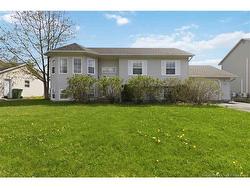 38 Ripley ST Oromocto, NB E2V 4P8