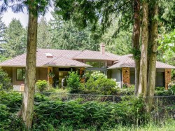 4860 Excelsior Rd Saanich, BC V9E 2E5