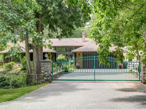 4860 Excelsior Rd, Saanich, BC 