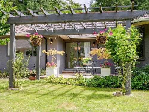 4860 Excelsior Rd, Saanich, BC 