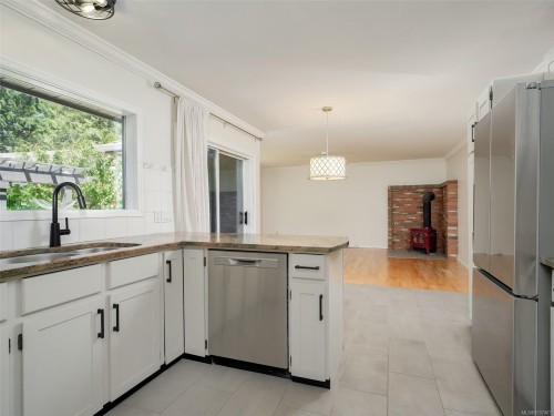 4860 Excelsior Rd, Saanich, BC 