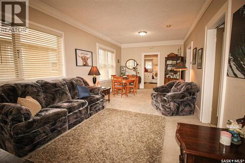515 1St Street E, Shaunavon, SK - Indoor Photo Showing Living Room